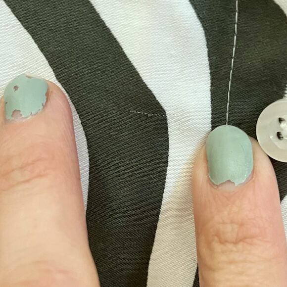 Chicos No Iron Abstract Button Down Tunic Shirt Medium/1 Long Sleeve Geometric - Picture 4 of 8